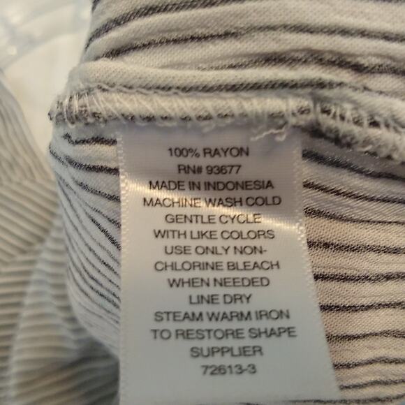 A.N.A women's Size XS sleeveless striped top. - Picture 7 of 7